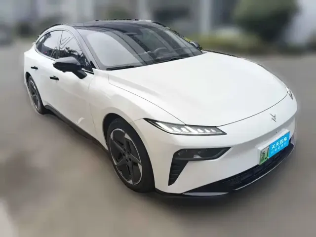 Dongfeng Yipai eπ007 2024 Extended Range 200Air — Фото автомобиля 3