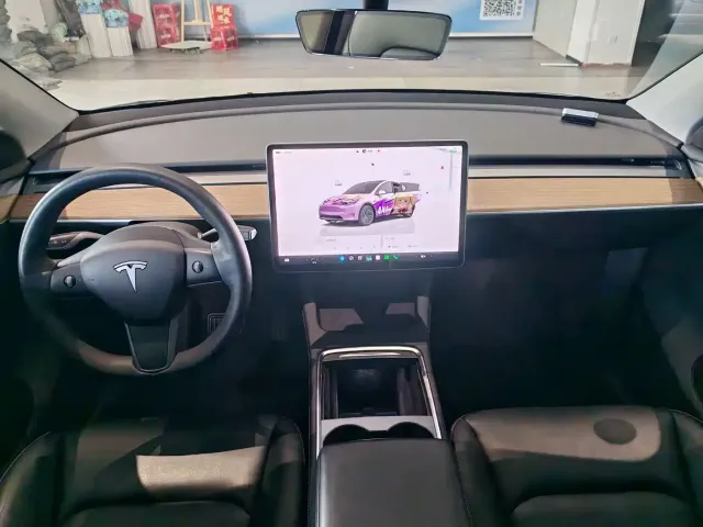 Tesla Model Y — Фото автомобиля 6