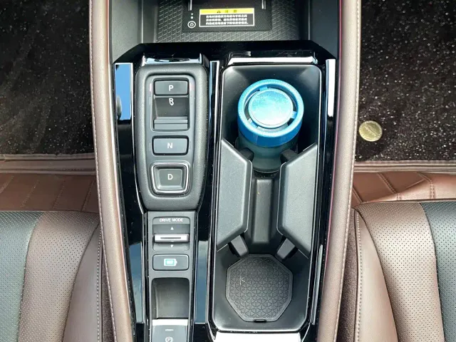 Honda Inspire Hybrid — Фото автомобиля 12