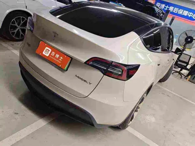 Tesla Model Y — Фото автомобиля 6