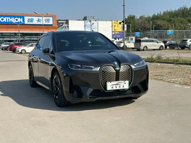 BMW iX M60 — Фото автомобиля 3