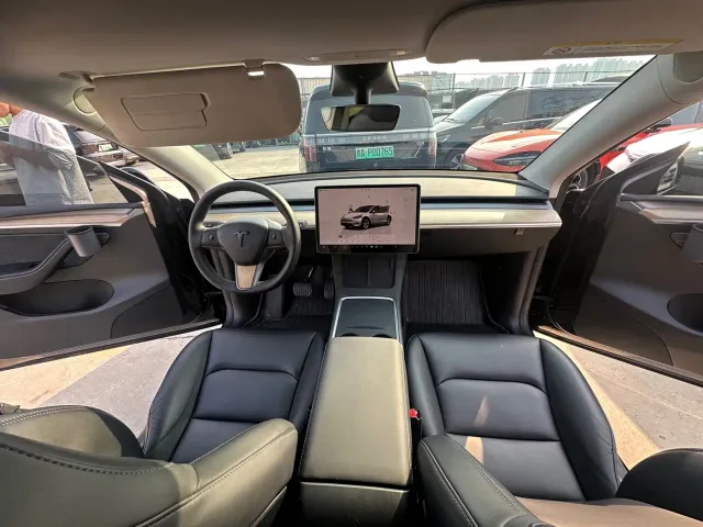 Tesla Model Y — Фото автомобиля 8
