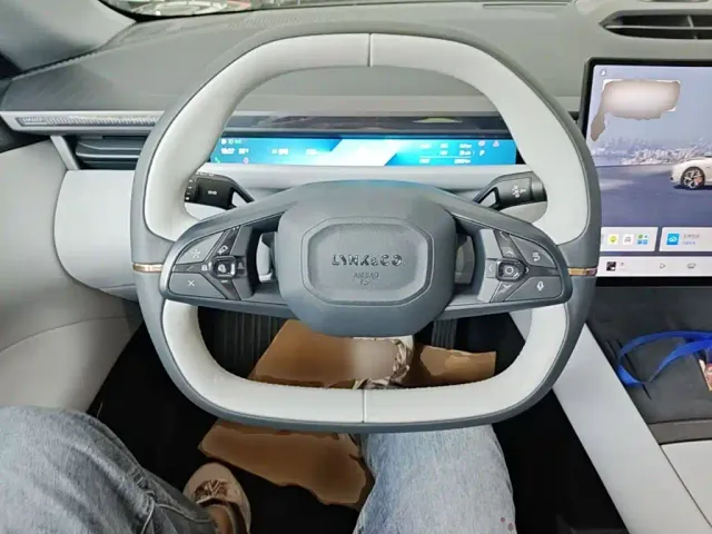 Lynk & Co Z10 — Фото автомобиля 6