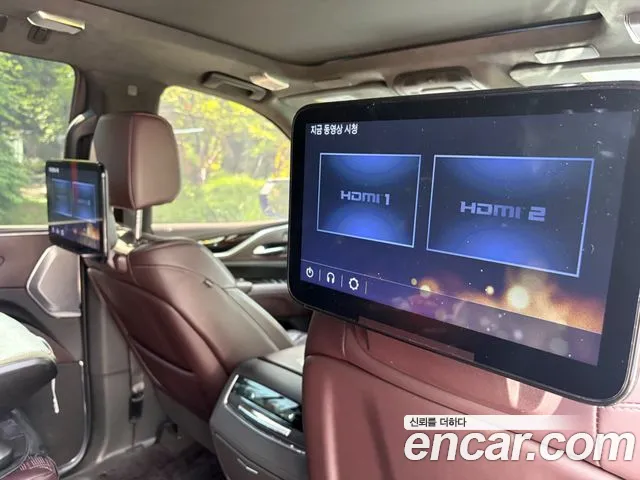 Cadillac Escalade Generation 5 — Фото автомобиля 12