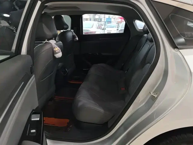 Geely Galaxy L6 — Фото автомобиля 16