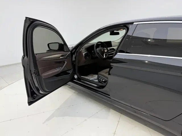 BMW 5 Series — Фото автомобиля 27
