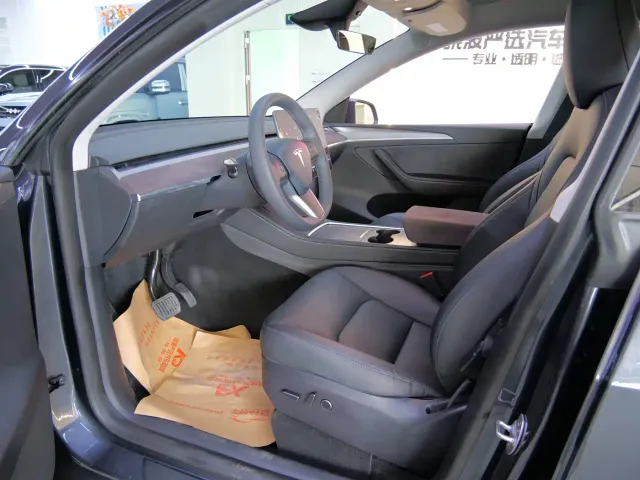 Tesla Model Y — Фото автомобиля 8