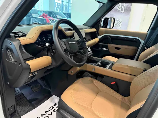Land Rover Defender — Фото автомобиля 7