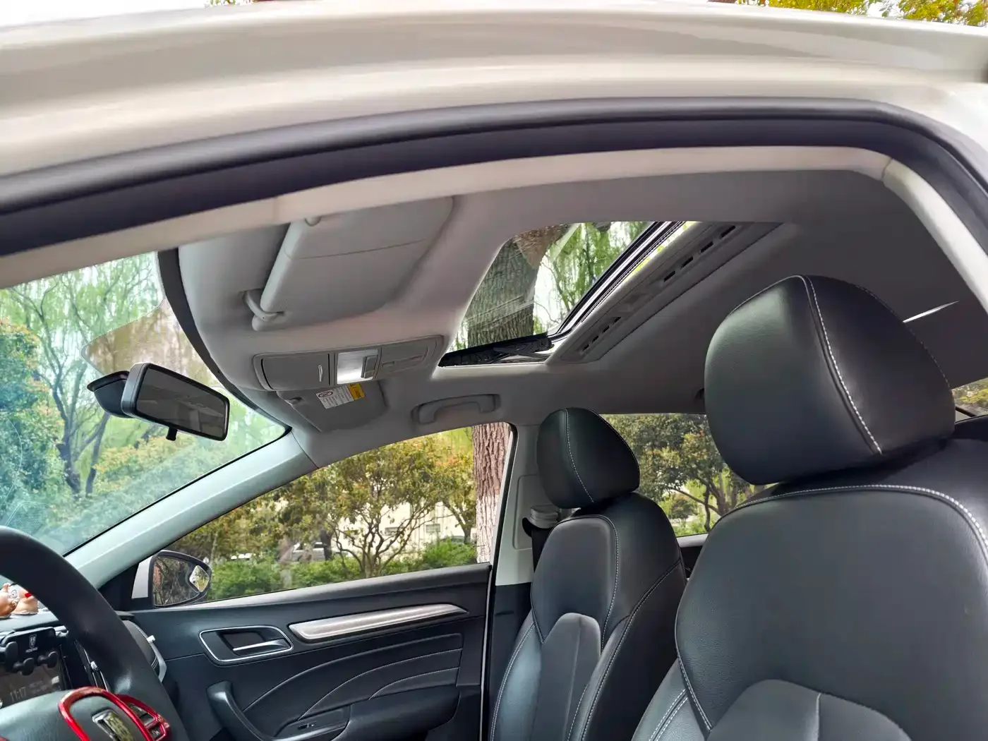 Roewe Roewe i6 2020 PLUS 1.6L CVT 4G Connected Glory Flagship Edition — Фото автомобиля 9