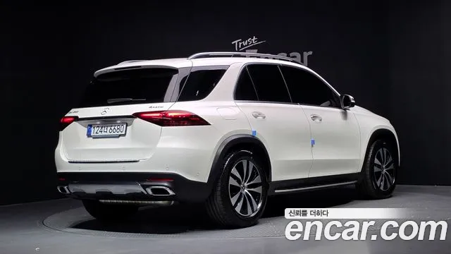 Mercedes-Benz GLE-Class — Фото автомобиля 2
