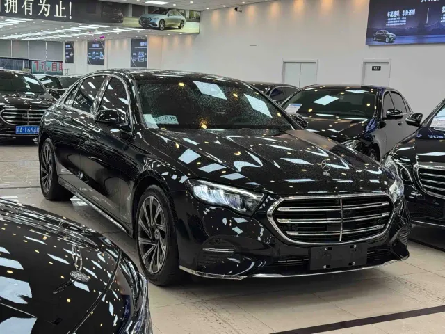 Mercedes-Benz E-Class — Фото автомобиля 3