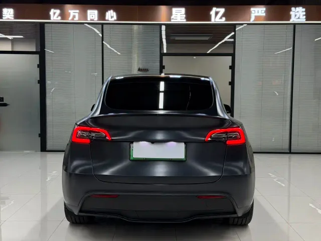 Tesla Model Y — Фото автомобиля 18
