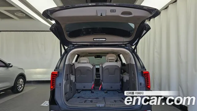 Kia Carnival Generation 4 — Фото автомобиля 23