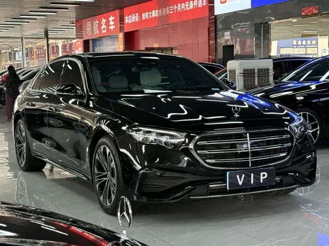 Mercedes-Benz E-Class — Фото автомобиля 3