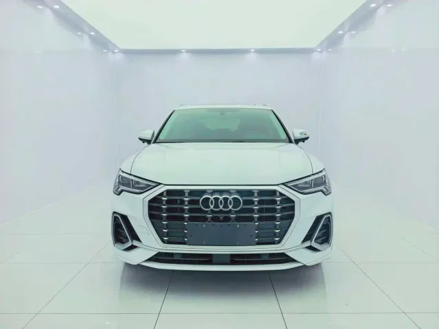 Audi Q3 — Фото автомобиля 3