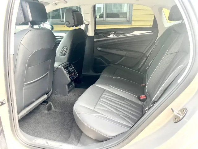 Volkswagen Passat — Фото автомобиля 13
