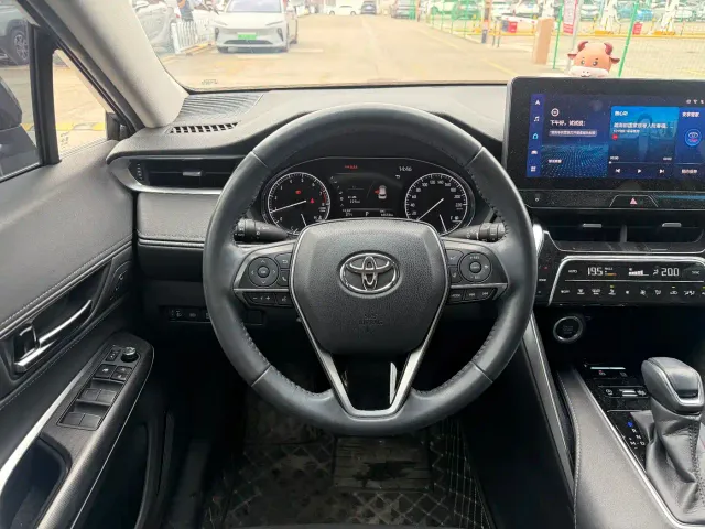 Toyota Harrier — Фото автомобиля 8