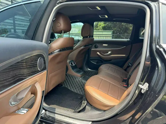 Mercedes-Benz E-Class — Фото автомобиля 6