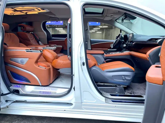 Toyota Sienna — Фото автомобиля 23