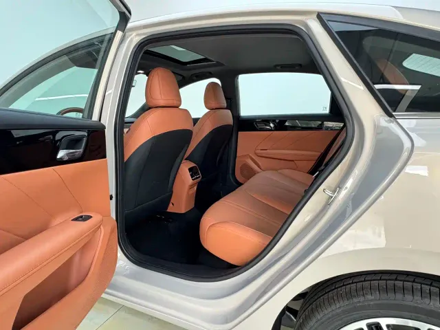 Roewe i6 — Фото автомобиля 6