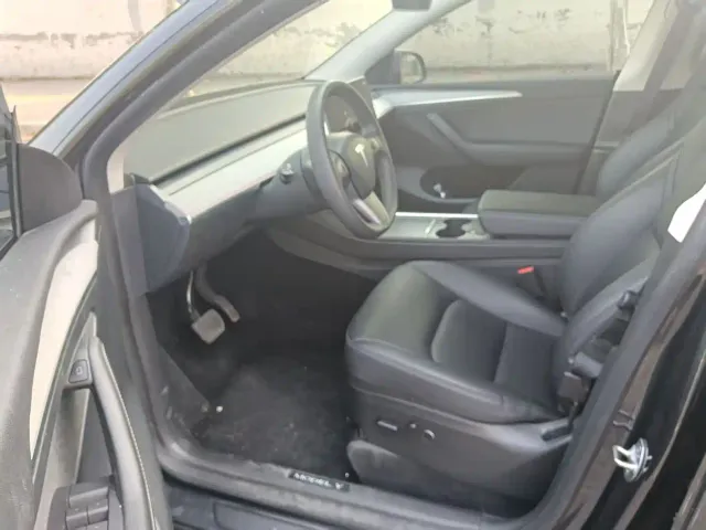 Tesla Model Y — Фото автомобиля 5