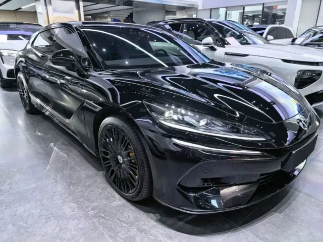 Denza Z9GT — Фото автомобиля 3