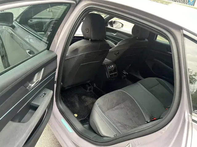 Volkswagen Passat — Фото автомобиля 6