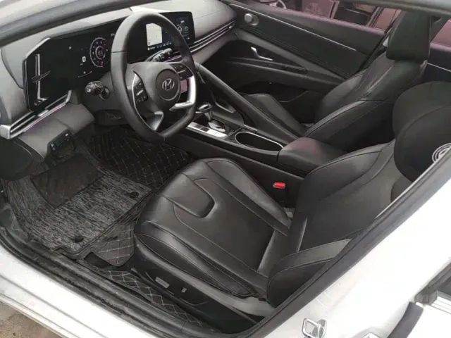 Hyundai Elantra — Фото автомобиля 14