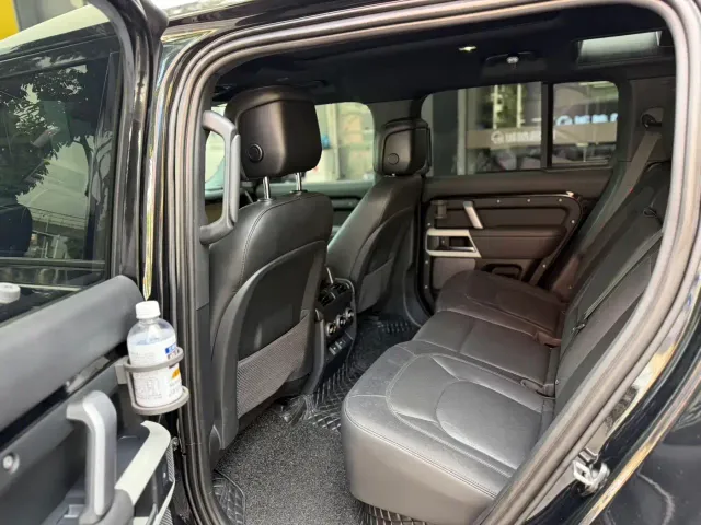 Land Rover Defender — Фото автомобиля 8