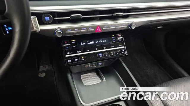 Hyundai Grandeur Grandeur (GN7) 2.5 Бензин 2WD — Фото автомобиля 17
