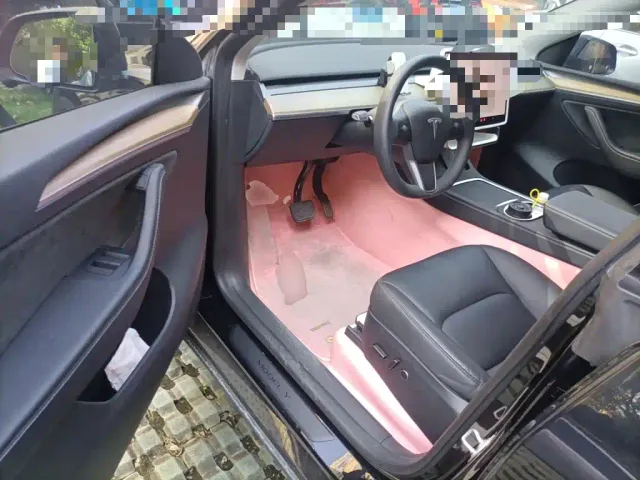 Tesla Model Y — Фото автомобиля 17
