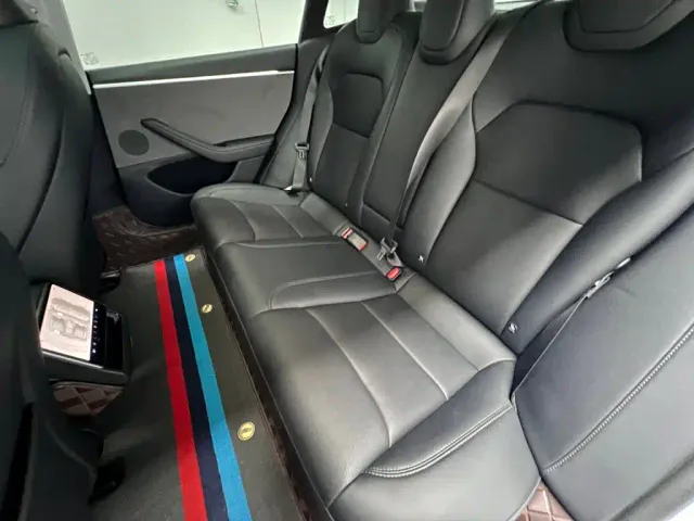 Tesla Model 3 — Фото автомобиля 12