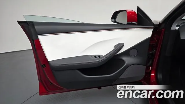 Tesla Model 3 — Фото автомобиля 13