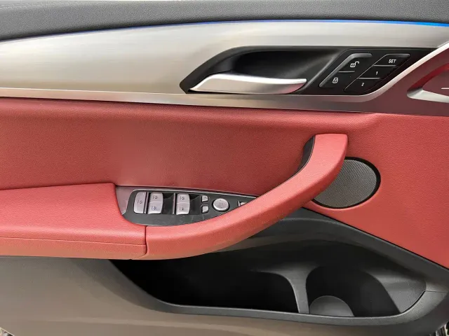BMW iX3 — Фото автомобиля 12