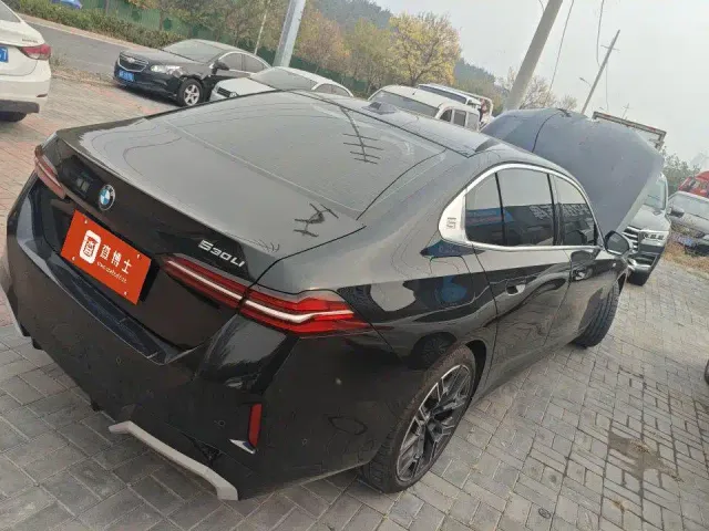 BMW 5 Series — Фото автомобиля 4