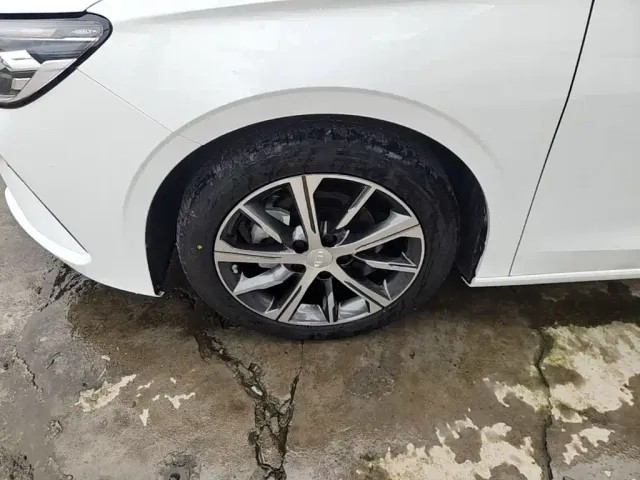 Geely Emgrand — Фото автомобиля 22