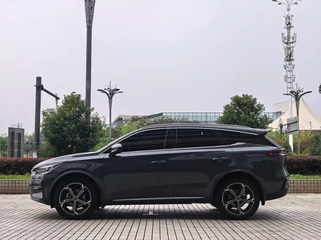BYD Tang — Фото автомобиля 8