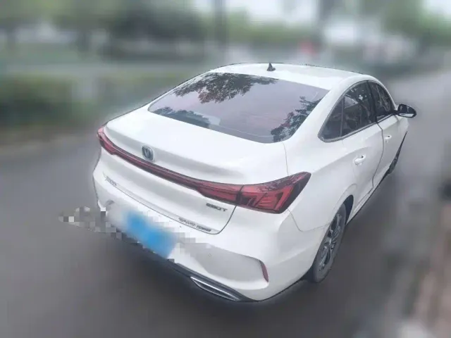 Changan Eado — Фото автомобиля 4