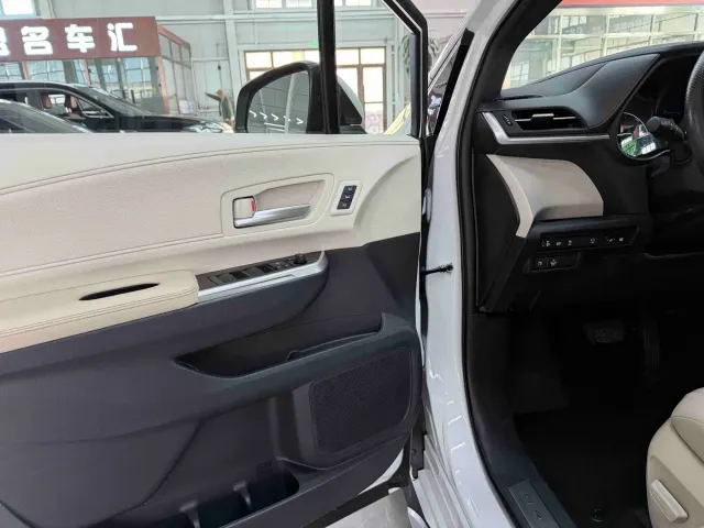 Toyota Granvia — Фото автомобиля 9
