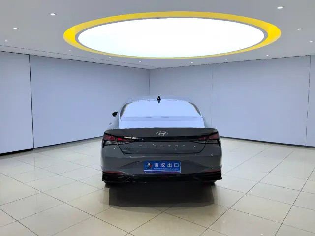 Hyundai Elantra — Фото автомобиля 5