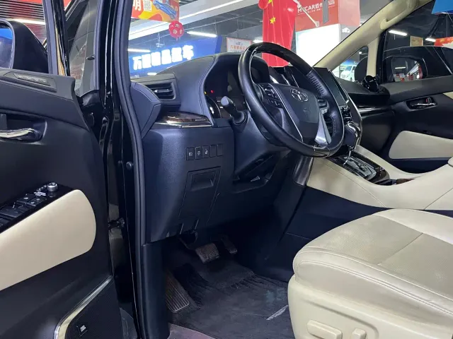 Toyota Alphard — Фото автомобиля 5
