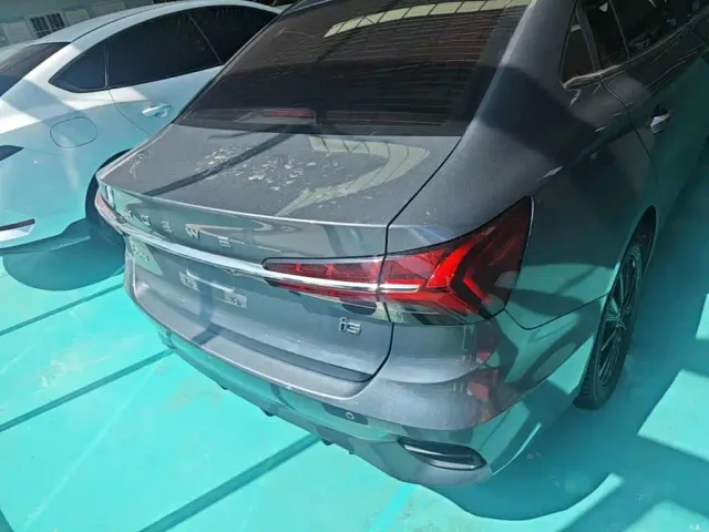 Roewe i5 — Фото автомобиля 5