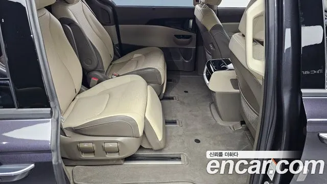Kia Carnival Generation 4 — Фото автомобиля 18