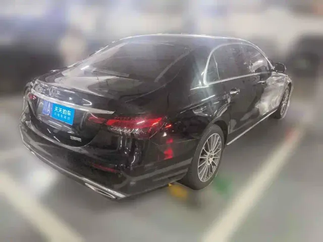 Mercedes-Benz E-Class — Фото автомобиля 2