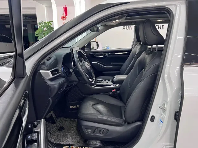 Toyota Highlander — Фото автомобиля 9