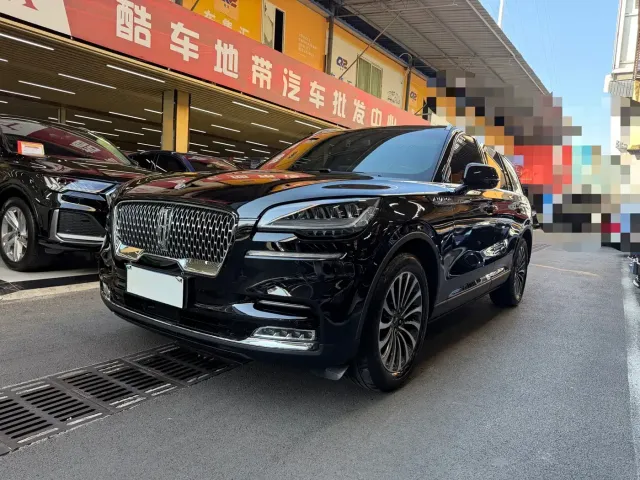 Фотография автомобиля — Lincoln Aviator