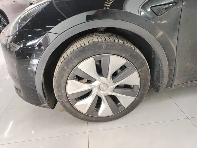 Tesla Model Y — Фото автомобиля 22
