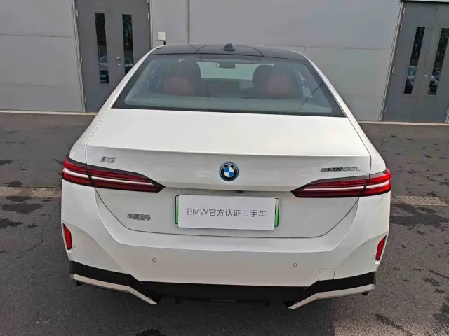 BMW i5 — Фото автомобиля 3