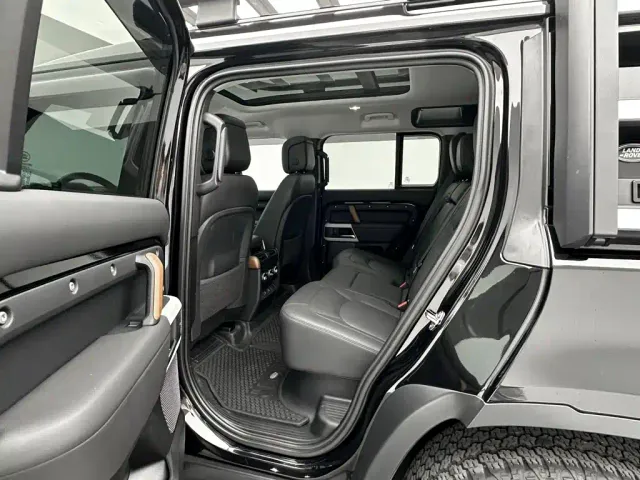 Land Rover Defender — Фото автомобиля 18