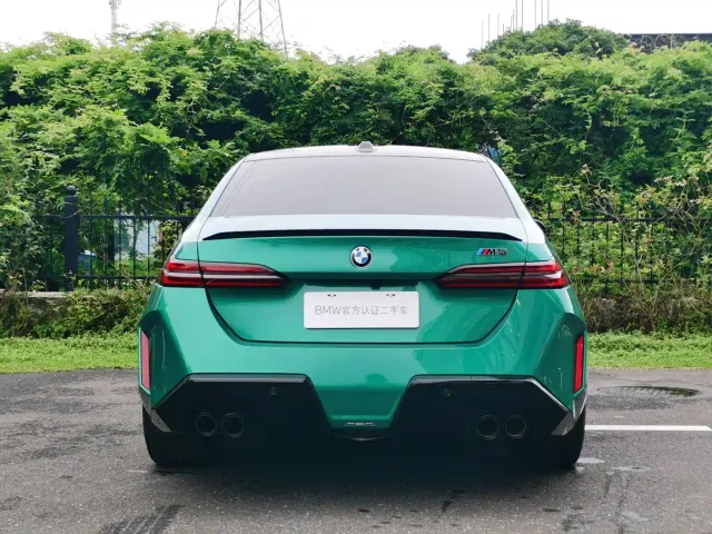 BMW M5 — Фото автомобиля 8